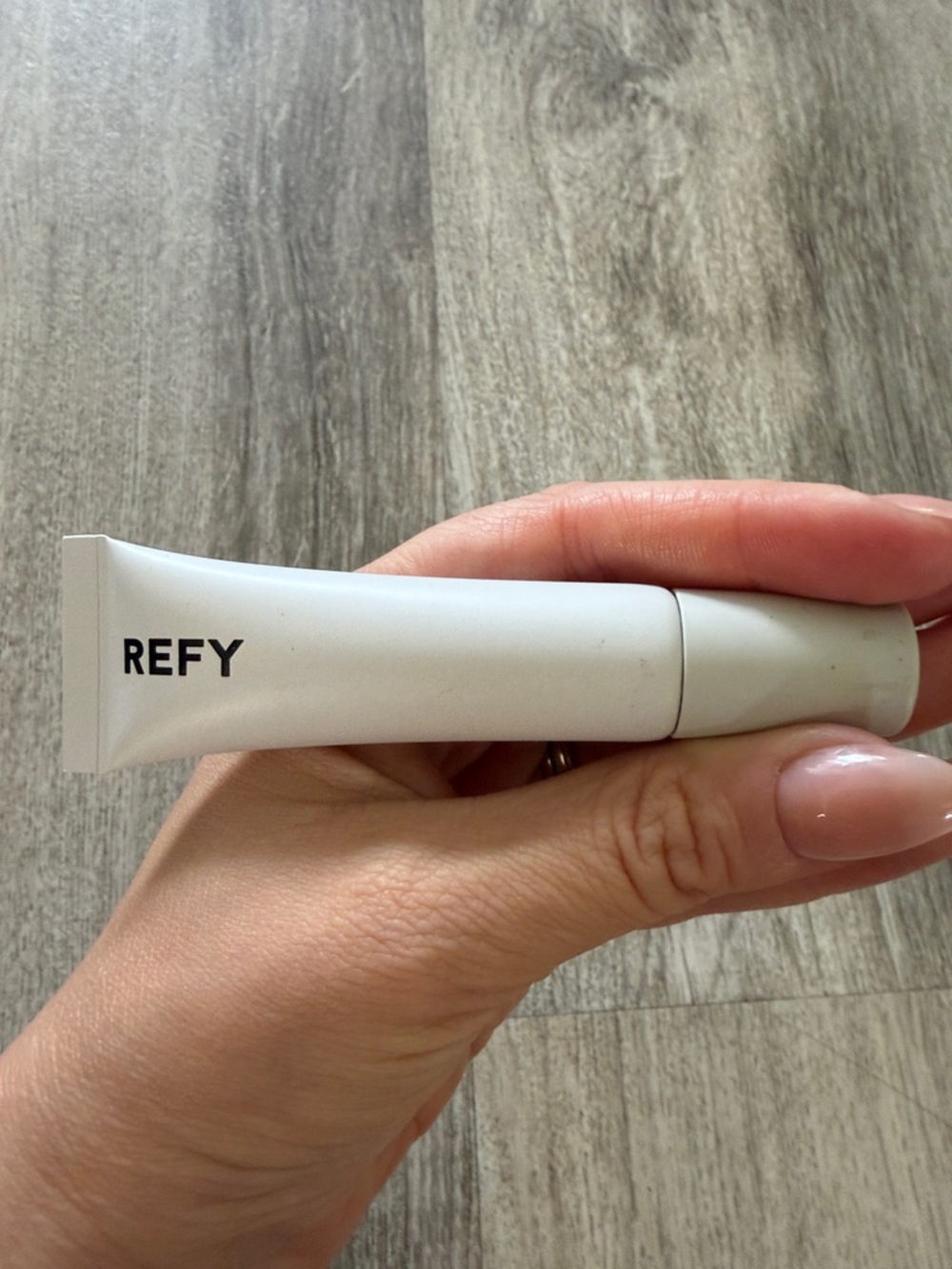 REFY gloss-plum